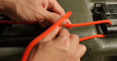 Illustrates the completion of the tautline hitch by making passes and forming loops.