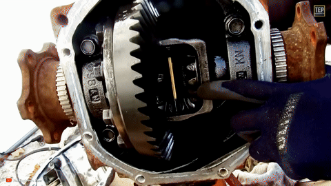 Shows the differential cover being removed and oil drained.